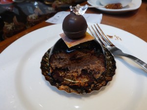 2015-10-22b Le Valentin eaten cake